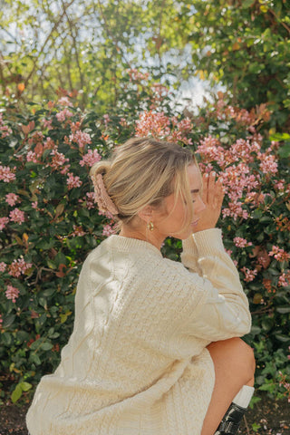KAXI Scalloped Midi Hold Everything Claw