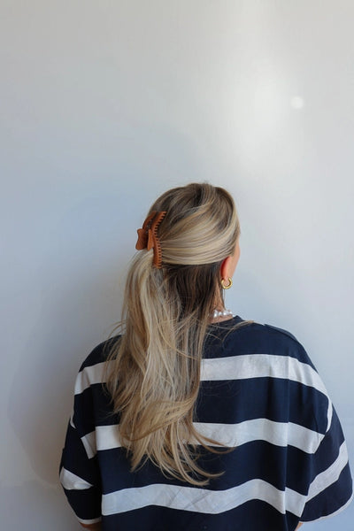 KAXI Wavy Midi Hold Everything Claw