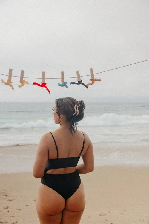 KAXI Wavy Midi Hold Everything Claw