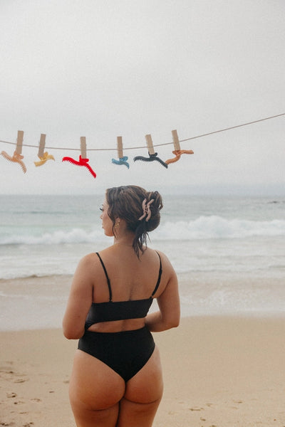 KAXI Wavy Midi Hold Everything Claw