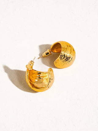 Zélie Hammered Huggie Hoop Earrings