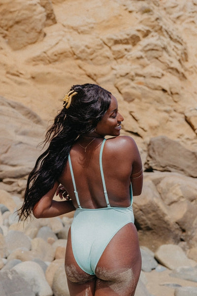 KAXI Wavy Midi Hold Everything Claw