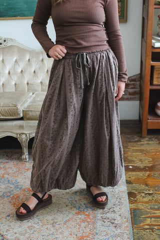Woman wearing ash brown floral drawstring balloon pants