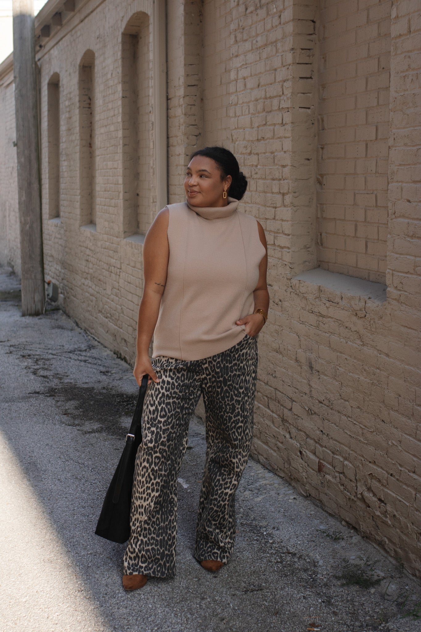 Olivia Sleeveless Cowlneck Sweater