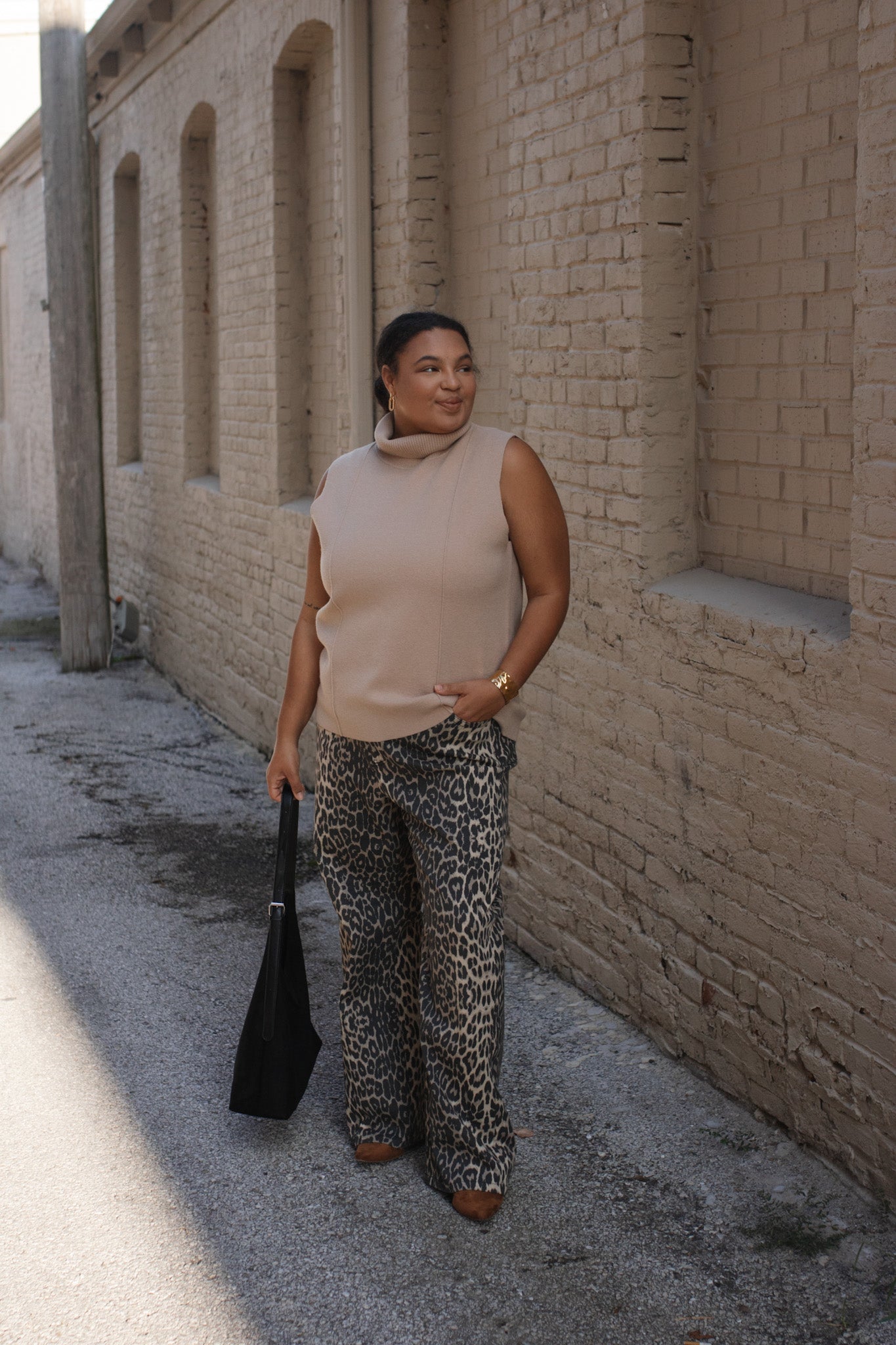 Olivia Sleeveless Cowlneck Sweater