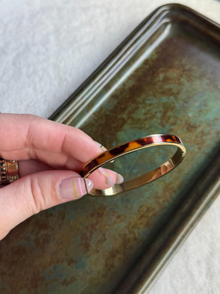 Reilly Tortoise Hinged Bangle