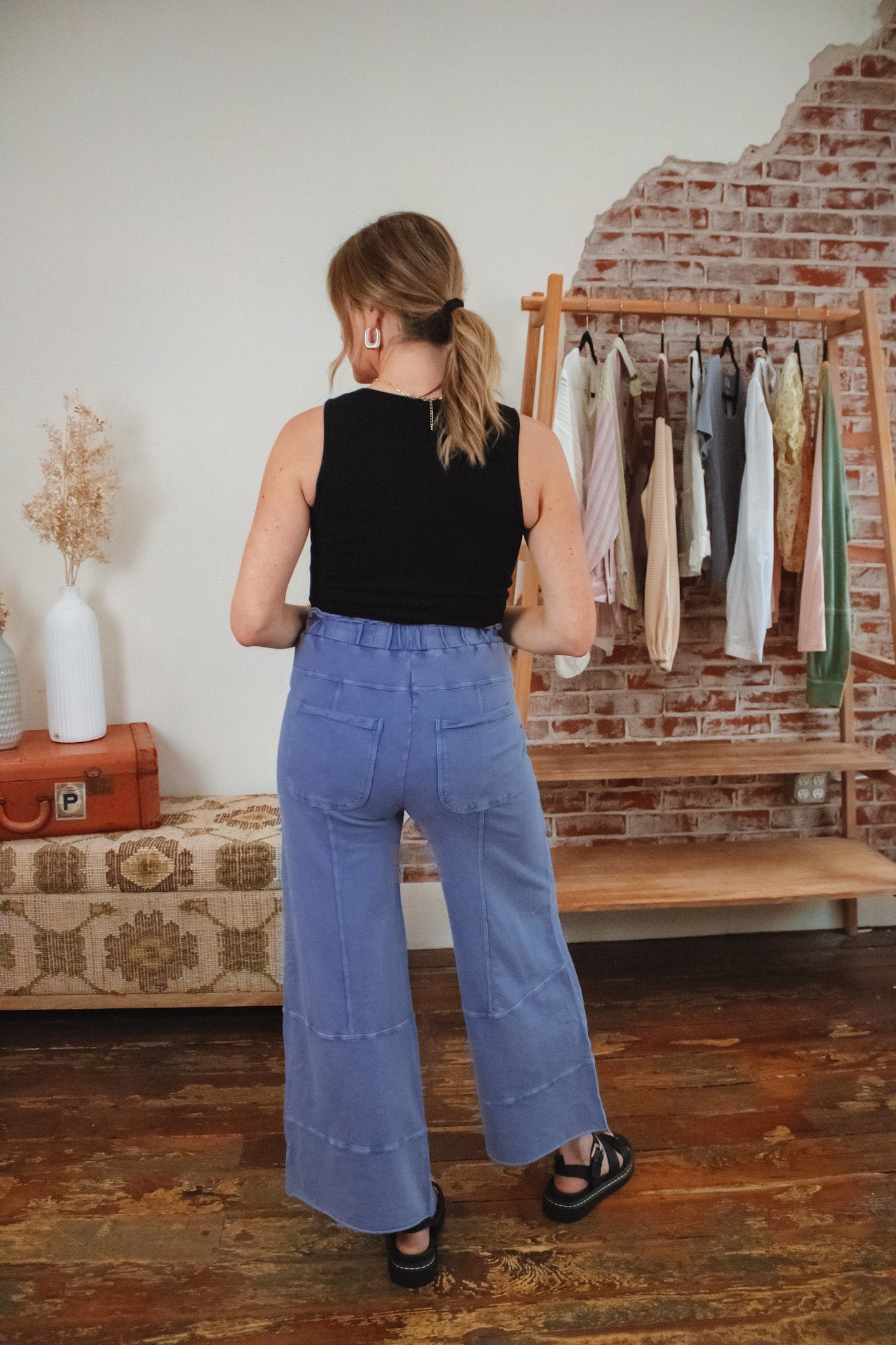 She's Going Places Cropped Pant