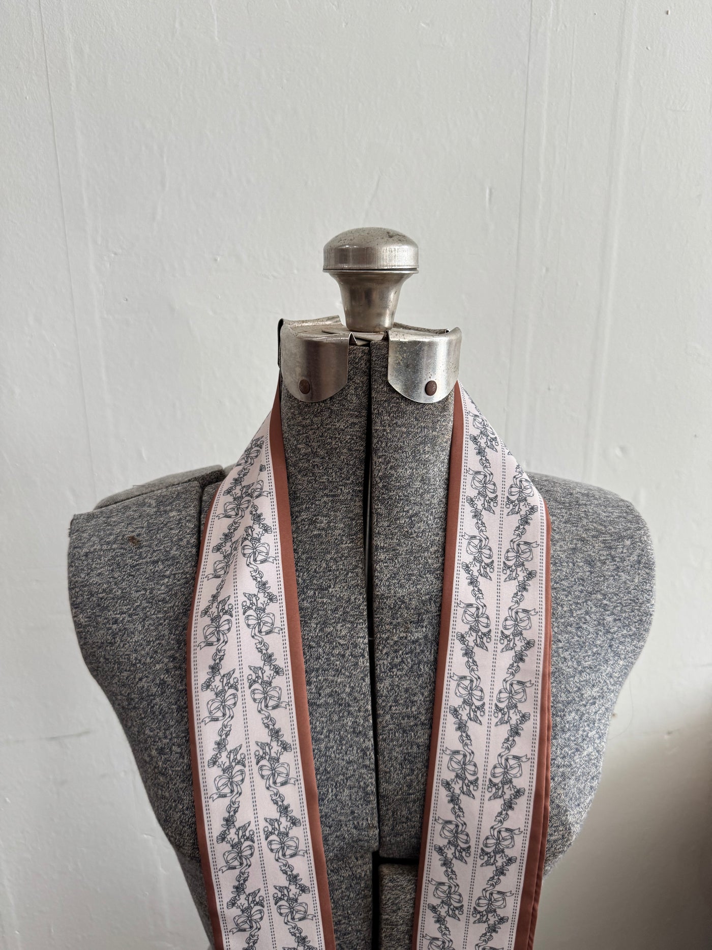 Classic Twilly Scarf | Bows