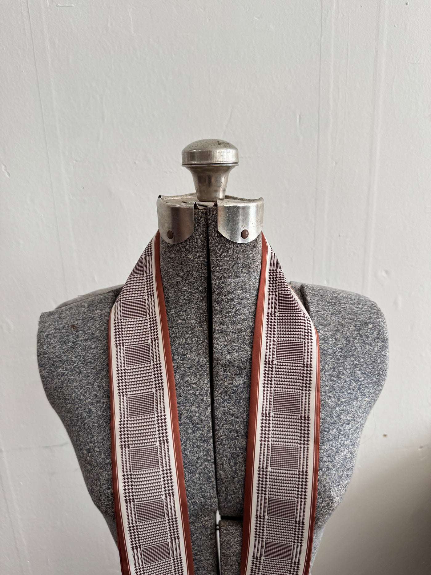 Classic Twilly Scarf | Houndstooth