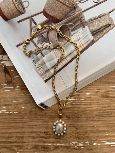 Lizzie Pearl Royale Necklace