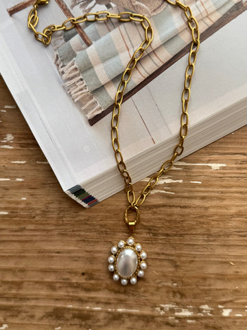 Lizzie Pearl Royale Necklace