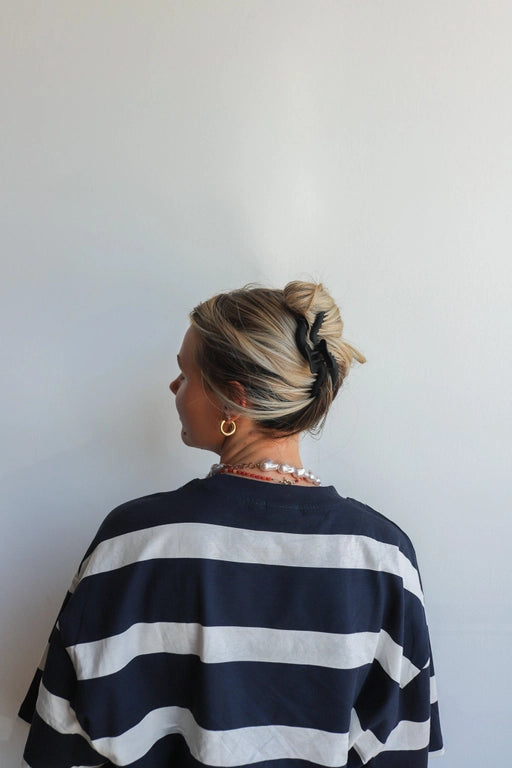 KAXI Wavy Midi Hold Everything Claw