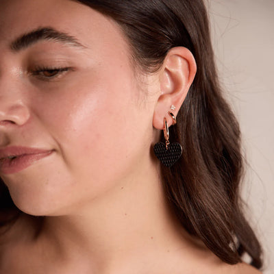 Quinn Leather Heart Huggie Earrings | Noir